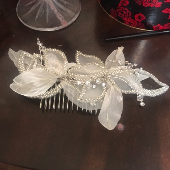 FOR SALE  swarovski bridal hair comb with vail - Picture 1 of 3
